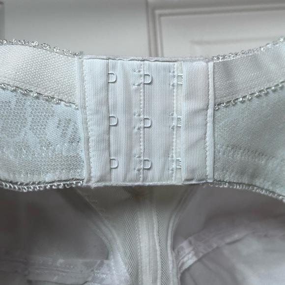 Playtex Floral Print 38C White Bra Wireless Back Closure Style 4693 - Picture 2 of 10